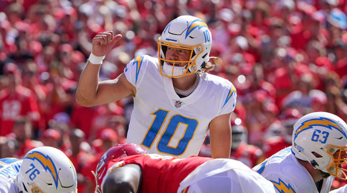 justin-herbert-chargers-chiefs-arrowhead